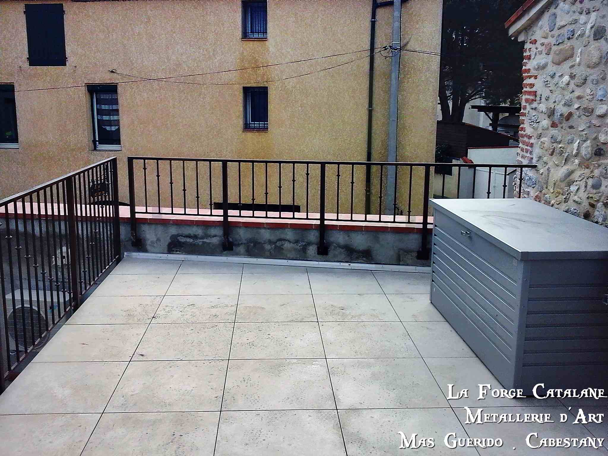 rehausse cloture barreaudage rond 16 et bagues finition rouille forge catalane 2.jpg